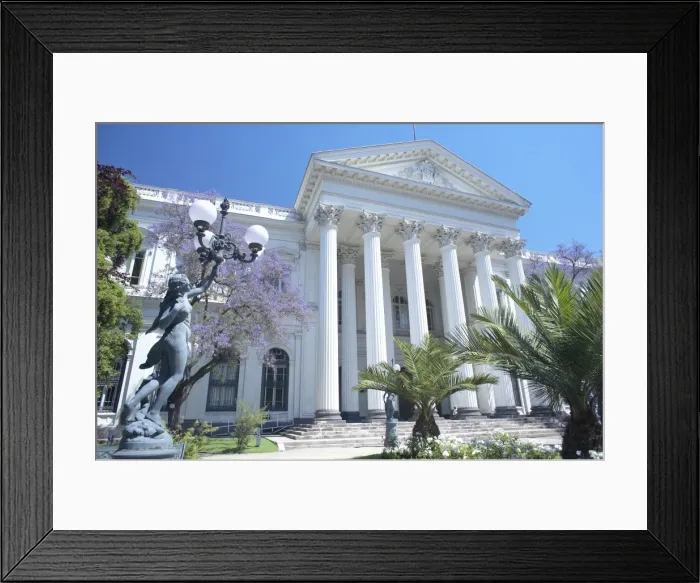 Framed Print : Palacio de la Moneda, Santiago de Chile, Santiago, Chile, South America Framed Print : Palacio de la Moneda, Santiago de Chile, Santiago, Chile, South America