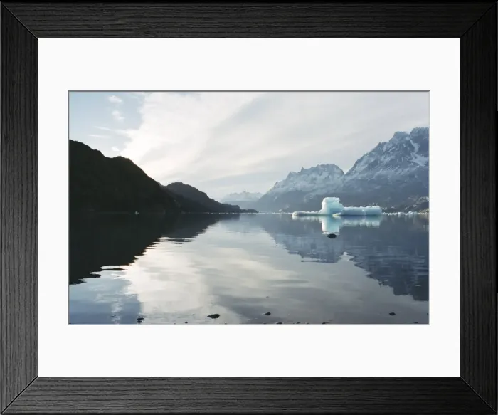Framed Print : Icebergs in glacier lake, Torres del Paine, Chile, South America Framed Print : Icebergs in glacier lake, Torres del Paine, Chile, South America