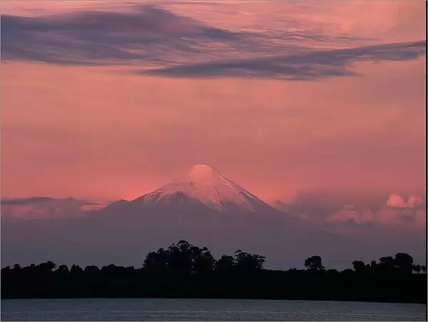 Volcano Osorno and Lake Lanquihue (Llanquihue), Chile, South America