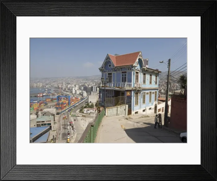 Framed Print : Valparaiso, Chile, South America Framed Print : Valparaiso, Chile, South America