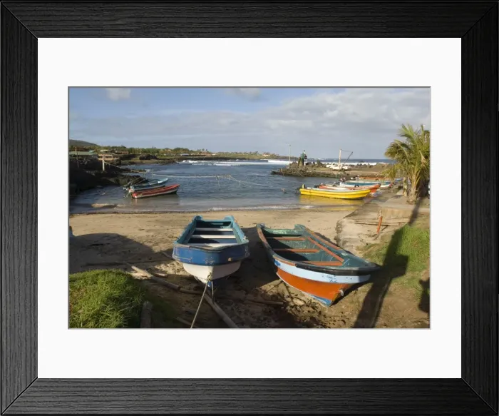 Framed Print : O Tai Harbor, Hanga Roa, Easter Island (Rapa Nui), Chile, Pacific, South America Framed Print : O Tai Harbor, Hanga Roa, Easter Island (Rapa Nui), Chile, Pacific, South America