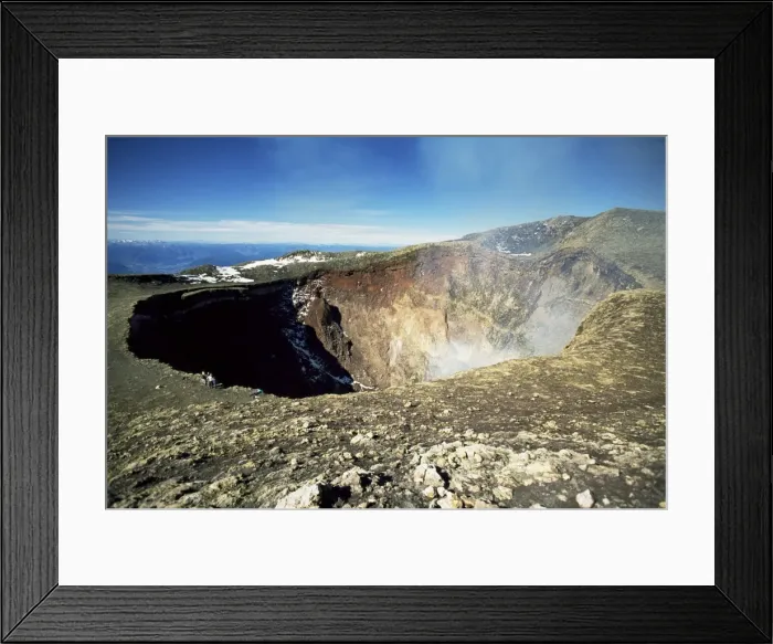 Framed Print : The smoking crater of Volcan Villarrica, 2847m, Lake District, Chile, South America Framed Print : The smoking crater of Volcan Villarrica, 2847m, Lake District, Chile, South America