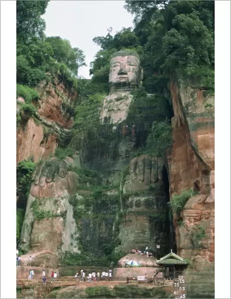 Statue of the Buddha at Lesha (Leshan), Sichuan Province, China, Asia
