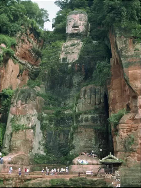 Statue of the Buddha at Lesha (Leshan), Sichuan Province, China, Asia