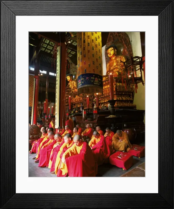 Framed Print : Buddhist monks worshipping in the Grand Hall, Jade Buddha Temple (Yufo Si) Framed Print : Buddhist monks worshipping in the Grand Hall, Jade Buddha Temple (Yufo Si)