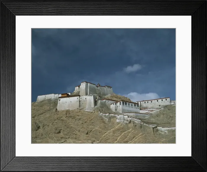 Framed Print : Gyantse Dzong Fort, Tibet, China, Asia Framed Print : Gyantse Dzong Fort, Tibet, China, Asia