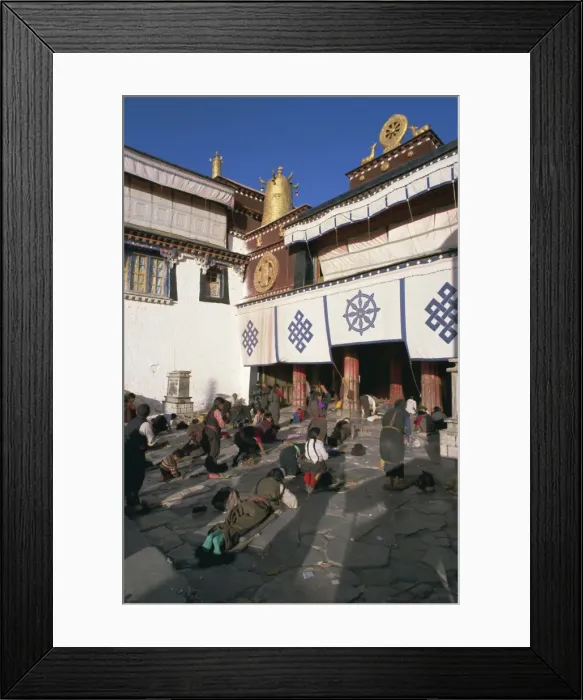Framed Print : Tibetan Buddhist pilgrims prostrating in front of the Jokhang temple, Lhasa