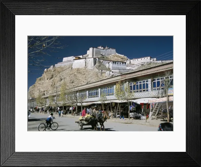 Framed Print : Dzong (fort) overlooking new town, Gyantse, Tibet, China, Asia Framed Print : Dzong (fort) overlooking new town, Gyantse, Tibet, China, Asia