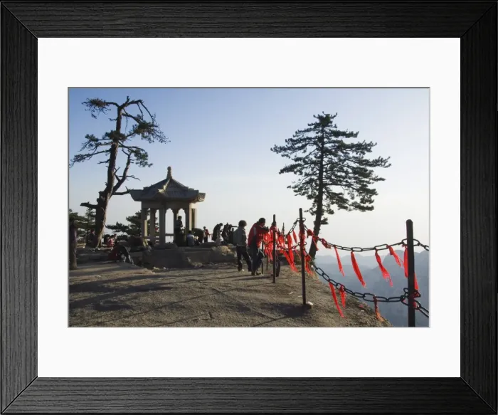 Framed Print : A pavilion on Hua Shan, a granite peaked mountain, 2160m), Shaanxi Province, China, Asia Framed Print : A pavilion on Hua Shan, a granite peaked mountain, 2160m), Shaanxi Province, China, Asia