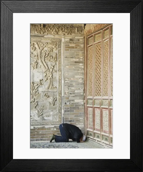 Framed Print : Man praying at The Great Mosque located in the Muslim Quarter, home to the citys Hui community