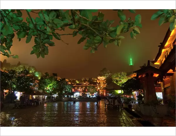 Market square at night, Lijiang old town, UNESCO World Heritage Site, Yunnan, China, Asia