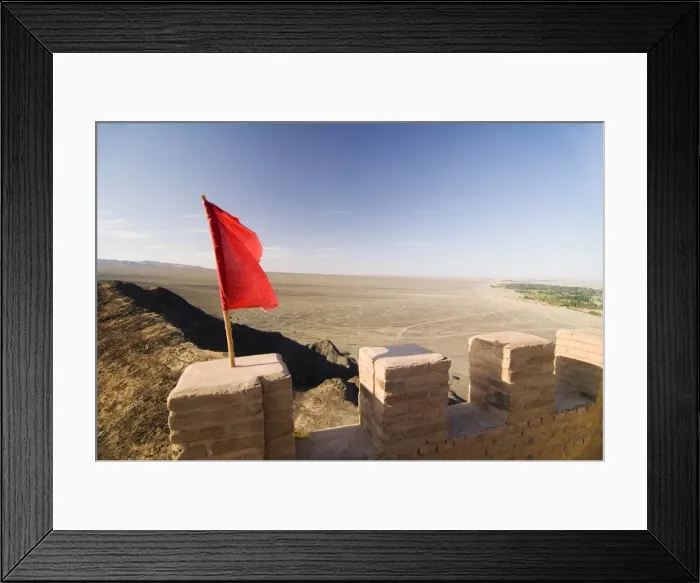 Framed Print : Red Flag flying on overhanging great wall, UNESCO World Heritage Site, Jiayuguan
