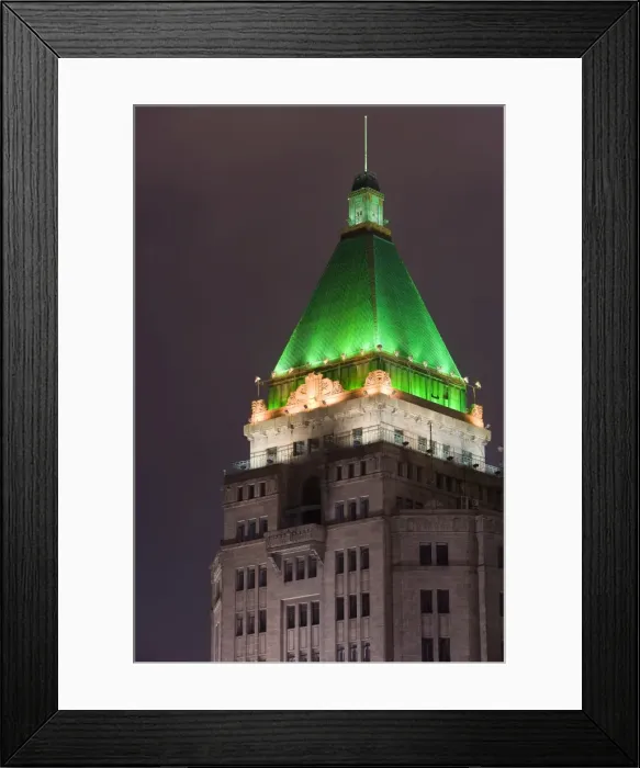 Framed Print : Peace Hotel, one of the historic buildings along the Huangpu river and the famous Bund promenade Framed Print : Peace Hotel, one of the historic buildings along the Huangpu river and the famous Bund promenade