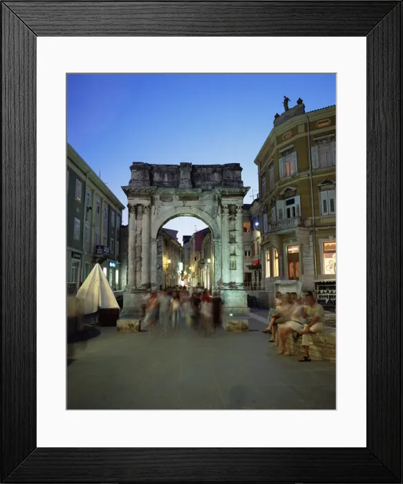 Framed Print : Triumphal Arch of Segius dating from 27 BC, Pula, Istria, Croatia, Europe Framed Print : Triumphal Arch of Segius dating from 27 BC, Pula, Istria, Croatia, Europe