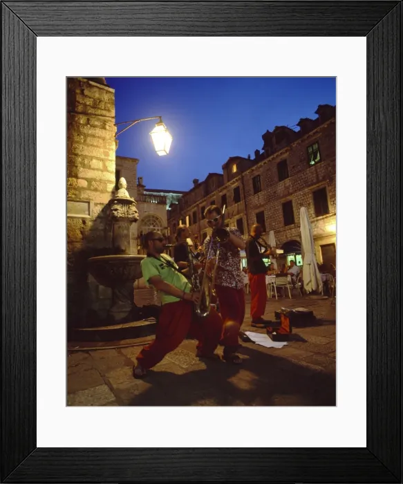 Framed Print : Musicians playing to the restaurant crowds in the Old Town, Dubrovnik, Dalmatia Framed Print : Musicians playing to the restaurant crowds in the Old Town, Dubrovnik, Dalmatia
