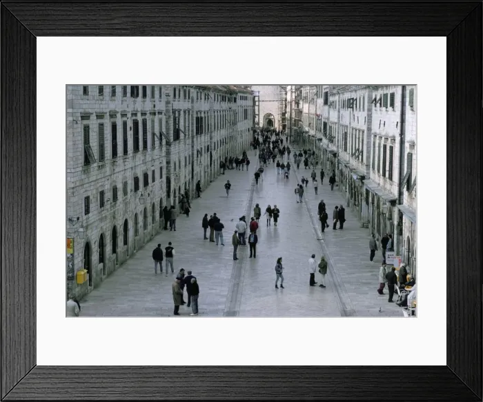 Framed Print : The old town and ramparts, Dubrovnik, Croatia, Europe Framed Print : The old town and ramparts, Dubrovnik, Croatia, Europe