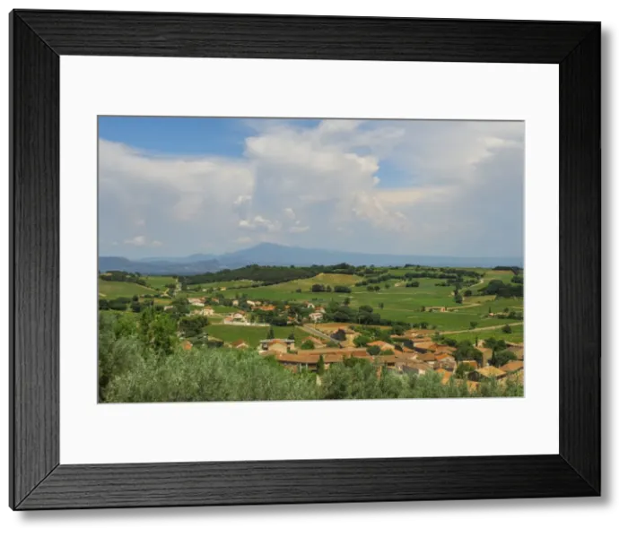 Framed Print : Countryside around Chateuneuf du Pape, Vaucluse, Provence Alpes Cote d Azur region Framed Print : Countryside around Chateuneuf du Pape, Vaucluse, Provence Alpes Cote d Azur region