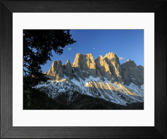 Framed Print : The group of Odle and its peaks at sunrise, St. Magdalena, Funes Valley, South Tyrol Framed Print : The group of Odle and its peaks at sunrise, St. Magdalena, Funes Valley, South Tyrol