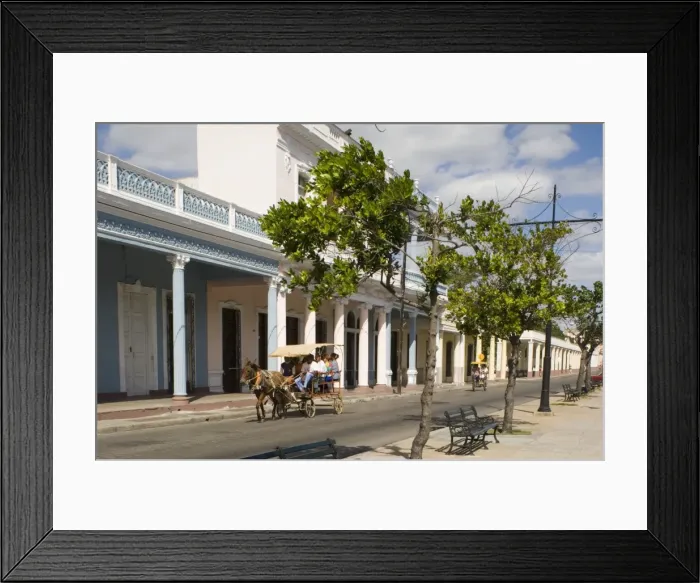 Framed Print : A horse and carriage going past row of columns in the Paseo del Prado, the main avenue Framed Print : A horse and carriage going past row of columns in the Paseo del Prado, the main avenue