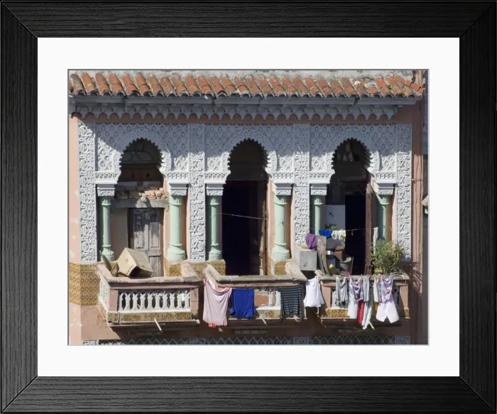 Framed Print : Laundry hanging from the balcony of an ornate Moorish style building in central Havana Framed Print : Laundry hanging from the balcony of an ornate Moorish style building in central Havana