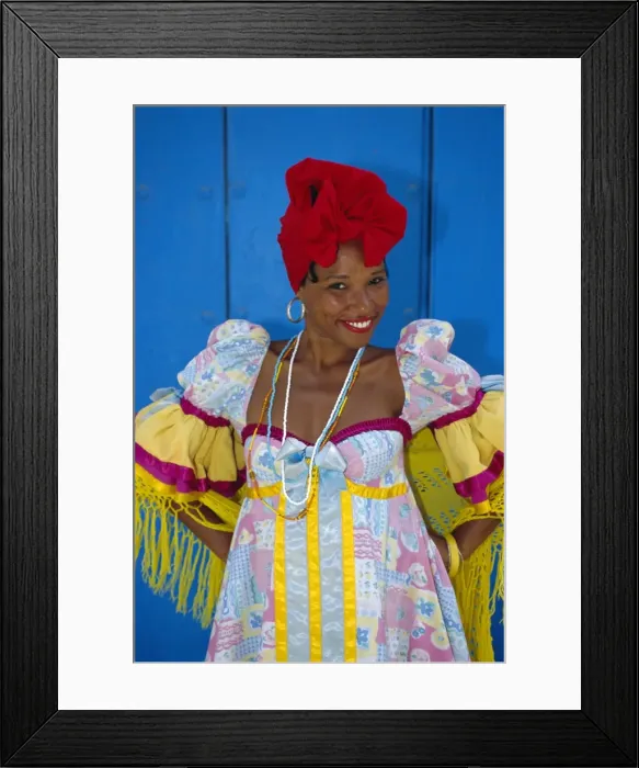 Framed Print : Cuban woman in La Habana Vieja, Havana, Cuba Framed Print : Cuban woman in La Habana Vieja, Havana, Cuba