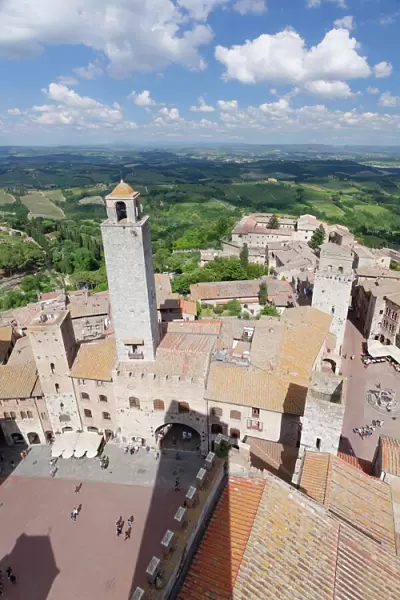 Piazza delle Erbe, San Gimignano, UNESCO World Heritage Site, Siena Province, Tuscany