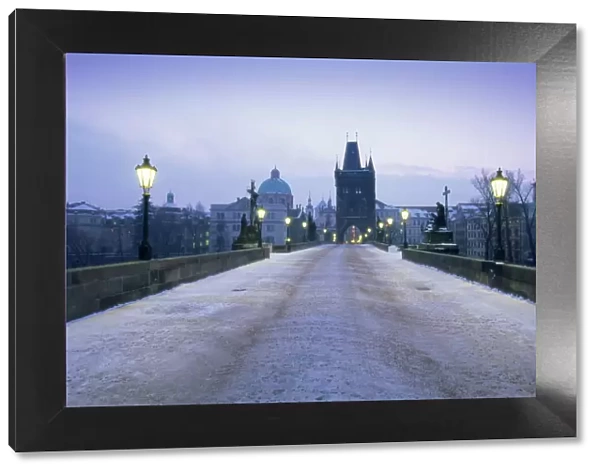 Charles Bridge in winter snow, Prague, UNESCO World Heritage Site, Czech Republic, Europe