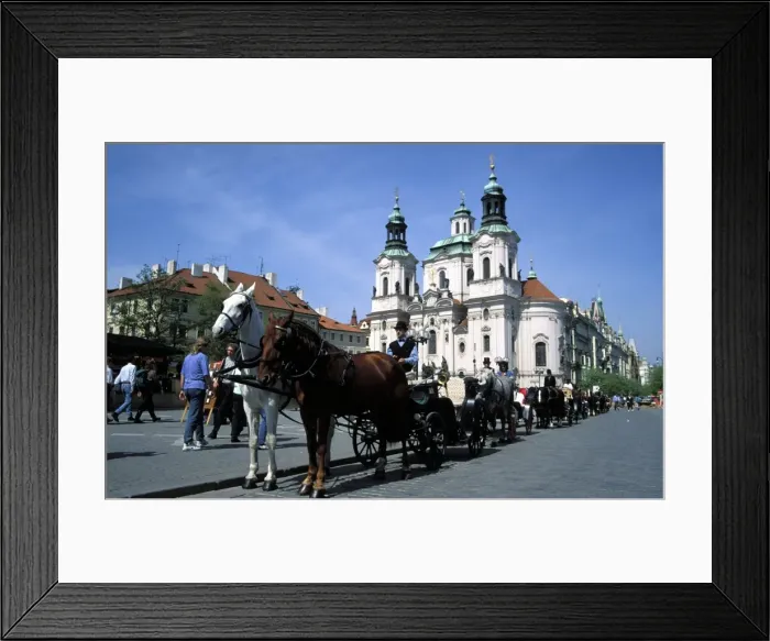 Framed Print : Horse drawn carriage at Old Town Square and St. Nicholas church, Stare Mesto