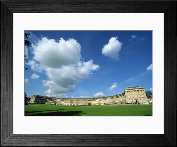 Framed Print : The Royal Crescent, designed by John Wood the Younger, Georgian architecture Framed Print : The Royal Crescent, designed by John Wood the Younger, Georgian architecture
