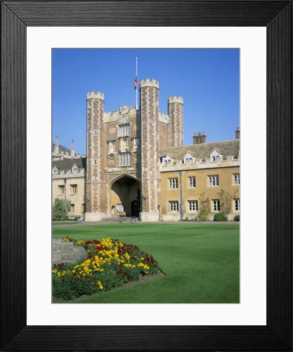 Framed Print : Great Court and Great Gate, Trinity College, Cambridge, Cambridgeshire Framed Print : Great Court and Great Gate, Trinity College, Cambridge, Cambridgeshire