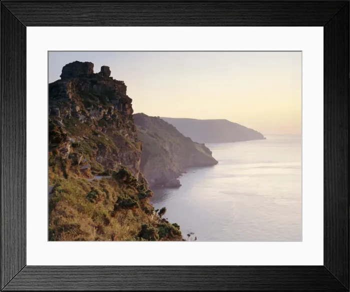 Framed Print : Castle Rock on the coast overlooking Wringcliff Bay, Valley of the Rocks Framed Print : Castle Rock on the coast overlooking Wringcliff Bay, Valley of the Rocks