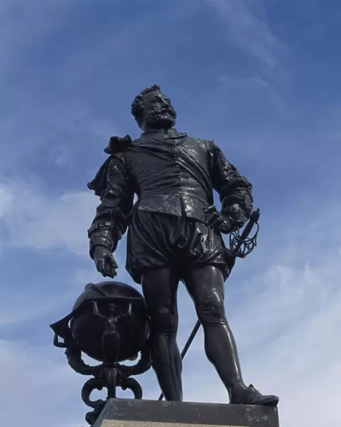Statue of Sir Francis Drake, The Hoe, Plymouth, Devon, England, United Kingdom, Europe