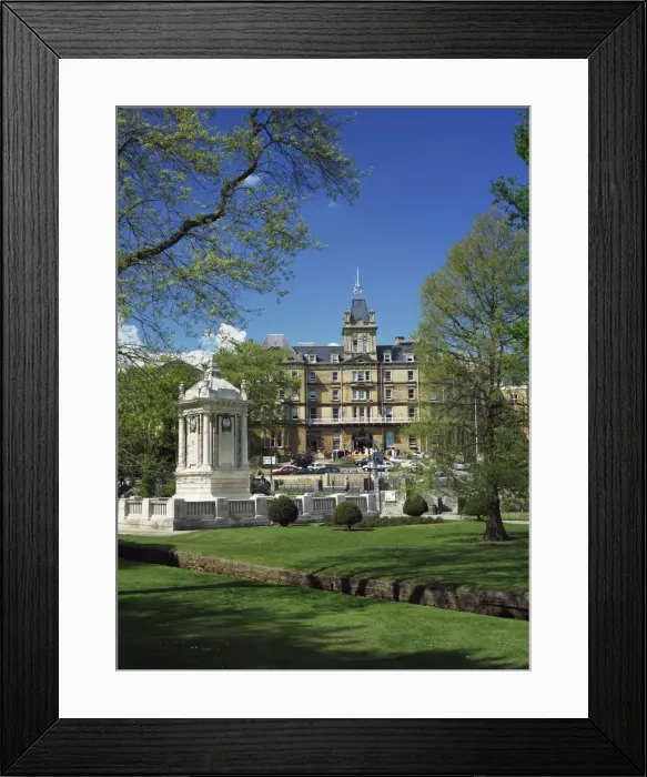 Framed Print : The Cenotaph war memorial in Central Gardens in front of the Town Hall