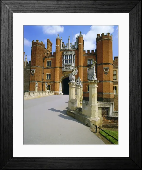 Framed Print : The Queens Beasts on the bridge leading to Hampton Court Palace, Hampton Court Framed Print : The Queens Beasts on the bridge leading to Hampton Court Palace, Hampton Court