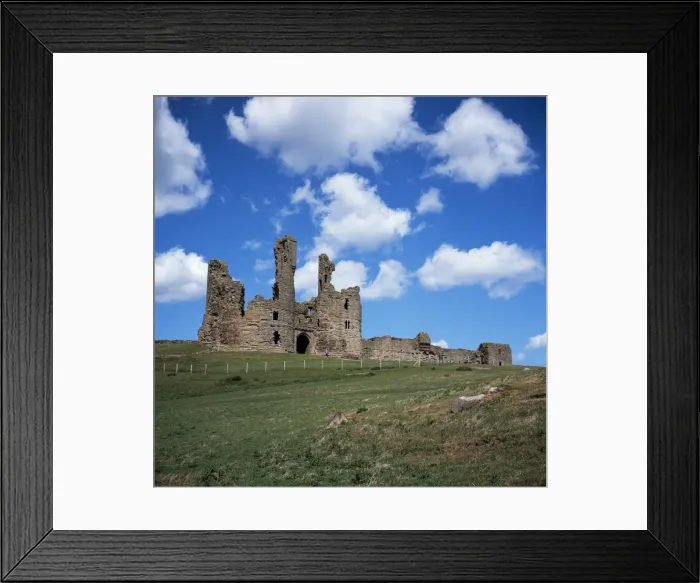 Framed Print : The keep and Constables tower on the right, Dunstanburgh Castle, Northumberland