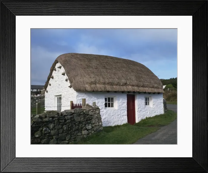 Framed Print : Thatched stone building housing the Cregneash Village Folk Museum on the Isle of Man Framed Print : Thatched stone building housing the Cregneash Village Folk Museum on the Isle of Man