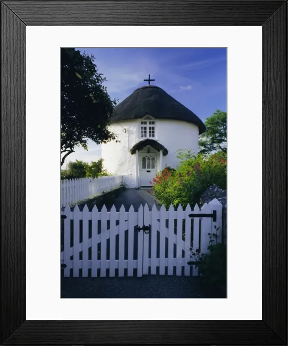 Framed Print : Traditional Cornish round house in Veryan, Cornwall, England, UK, Europe Framed Print : Traditional Cornish round house in Veryan, Cornwall, England, UK, Europe