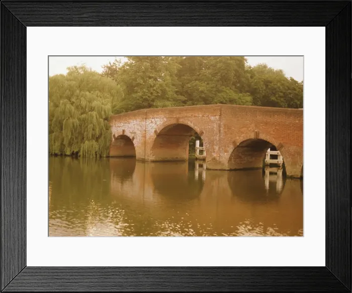 Framed Print : The 18th century Sonning Bridge over the River Thames near Reading, Berkshire Framed Print : The 18th century Sonning Bridge over the River Thames near Reading, Berkshire
