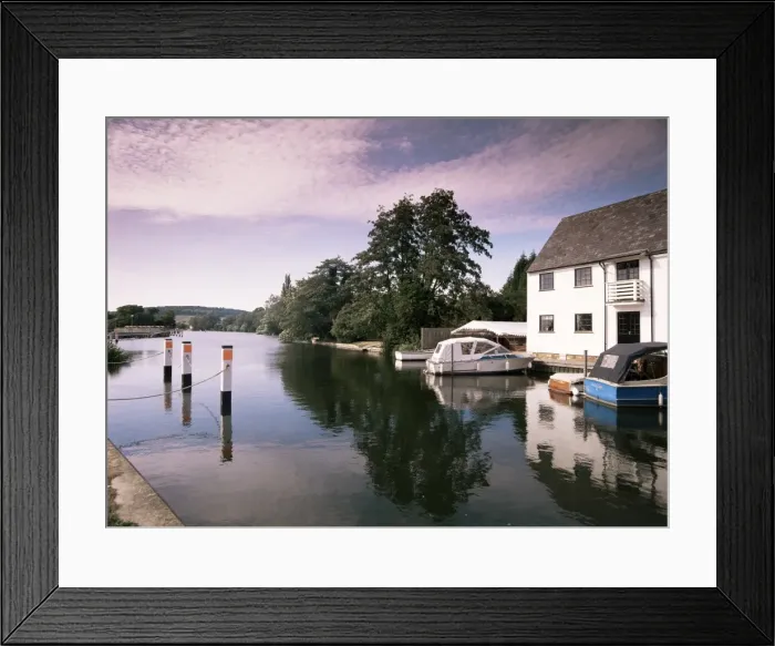 Framed Print : Mill End on the River Thames, on a summer evening, Buckinghamshire, England Framed Print : Mill End on the River Thames, on a summer evening, Buckinghamshire, England