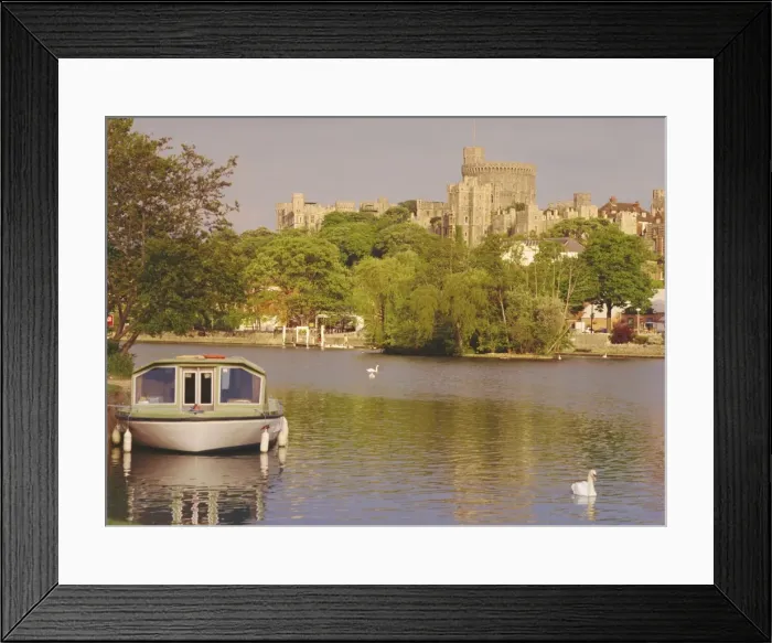 Framed Print : The River Thames and Windsor Castle, Windsor, Berkshire, England, UK Framed Print : The River Thames and Windsor Castle, Windsor, Berkshire, England, UK
