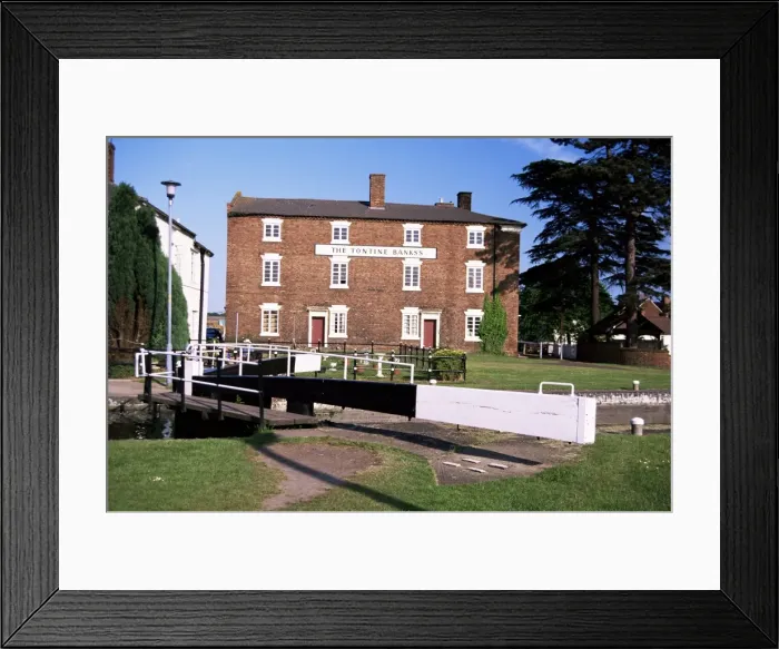 Framed Print : Stourport Basins, Staffordshire & Worcestershire Canal, River Severn, Worcestershire