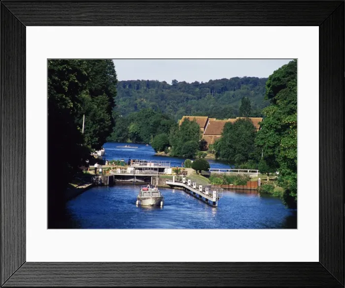 Framed Print : Temple Lock on the River Thames, near Bisham, Berkshire, England, United Kingdom, Europe Framed Print : Temple Lock on the River Thames, near Bisham, Berkshire, England, United Kingdom, Europe