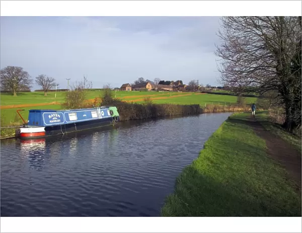 Narrow boat on the Worcester and Birmingham Canal, Tardebigge Locks, Worcestershire