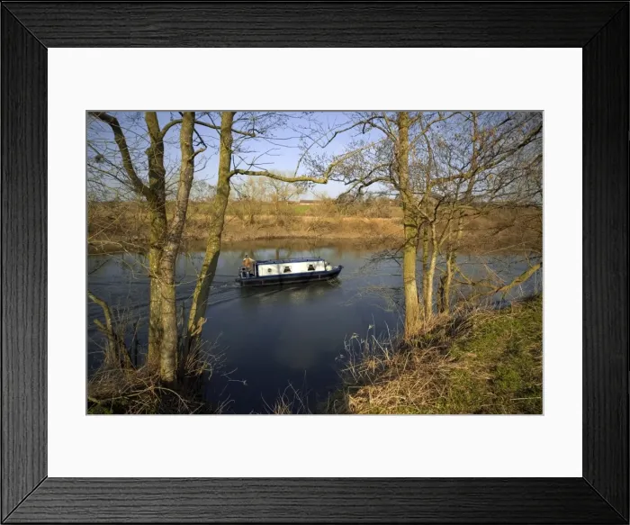 Framed Print : The River Severn at Upton upon Severn, Worcestershire, Midlands, England Framed Print : The River Severn at Upton upon Severn, Worcestershire, Midlands, England