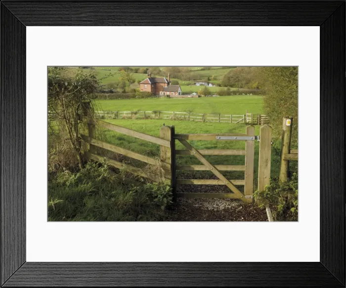 Framed Print : Stile and footpath with lock keepers house beyond, on the Worcester and Birmingham canal Framed Print : Stile and footpath with lock keepers house beyond, on the Worcester and Birmingham canal