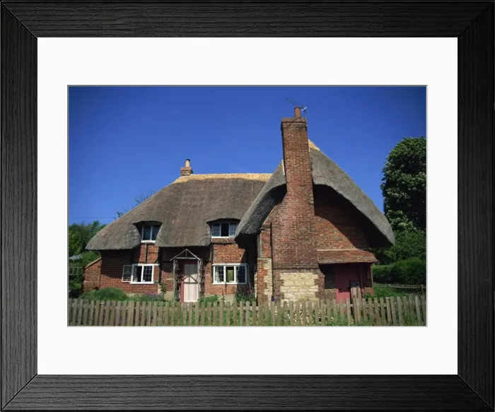 Framed Print : Thatched cottage at Clifton Hampden in Oxfordshire, England, United Kingdom, Europe Framed Print : Thatched cottage at Clifton Hampden in Oxfordshire, England, United Kingdom, Europe