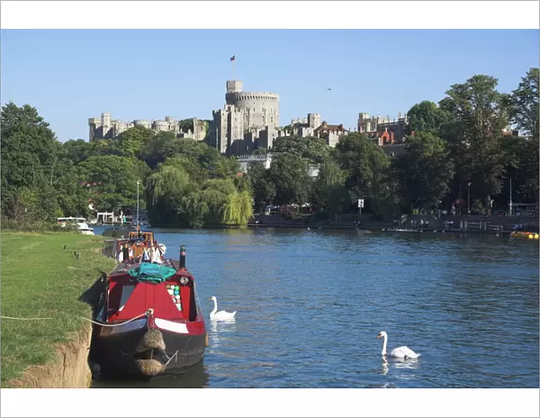Windsor castle and river Thames, Berkshire, England, United Kingdom, Europe