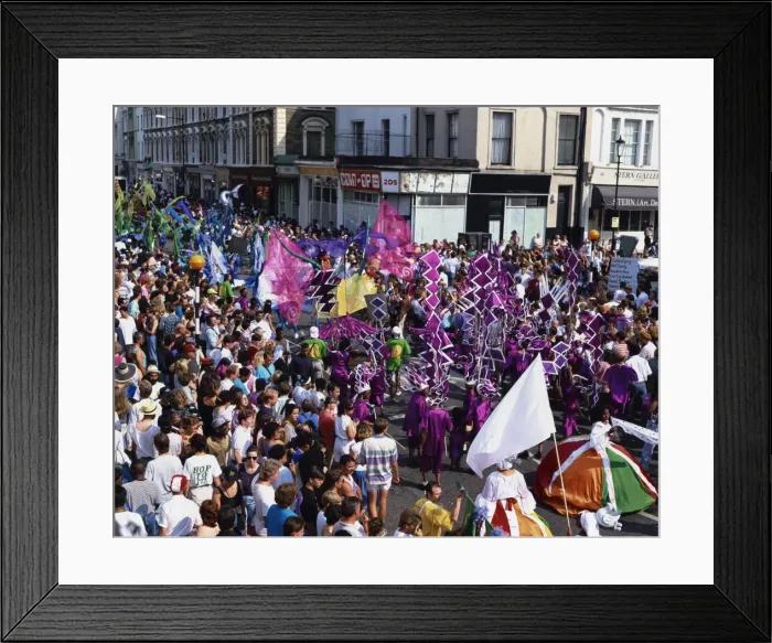 Framed Print : Procession and crowds at the Notting Hill Carnival, Notting Hill, London Framed Print : Procession and crowds at the Notting Hill Carnival, Notting Hill, London