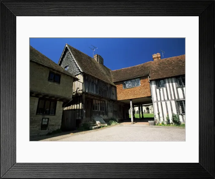 Framed Print : Timbered Tudor cottages overlooking Leicester Square, Penshurst, Kent, England Framed Print : Timbered Tudor cottages overlooking Leicester Square, Penshurst, Kent, England