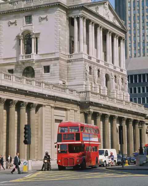 Double decker bus in front of the Bank of England, Threadneedle Street